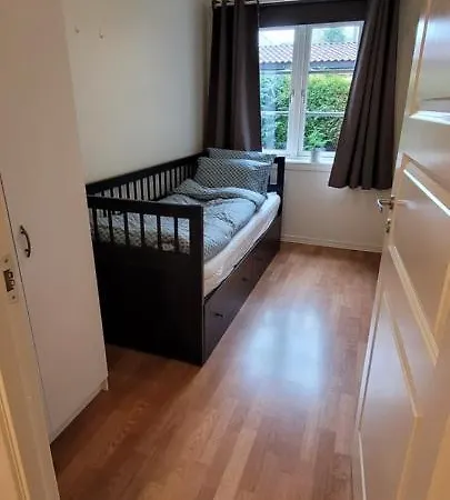Lekker Leilighet Midt I Sentrum I Stille Bakgard * Кристиансанд